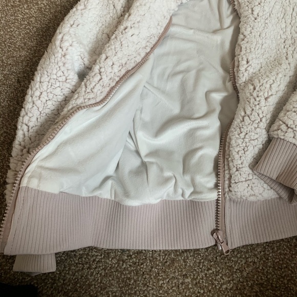 Fluffy VERY soft zip up - Picture 4 of 4